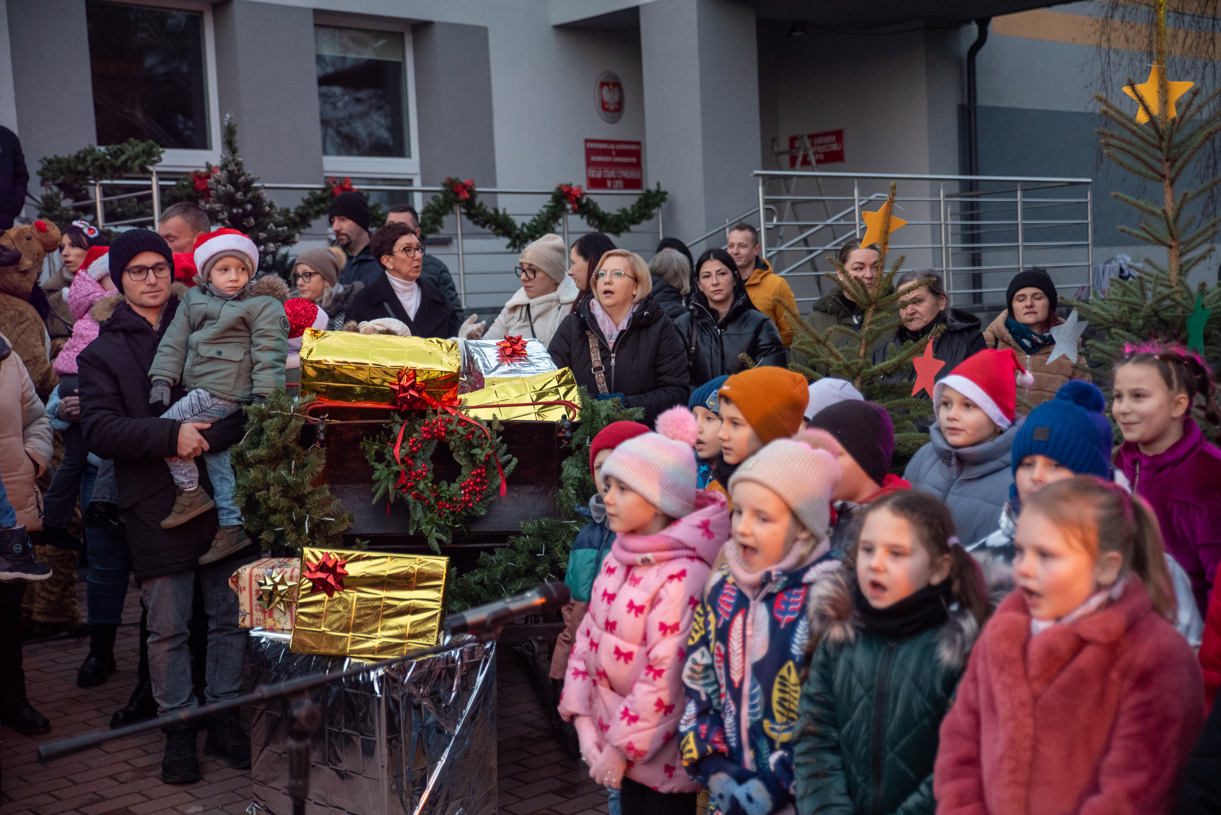 Jarmark Bożonarodzeniowy przed Urzędem Gminy Lipie