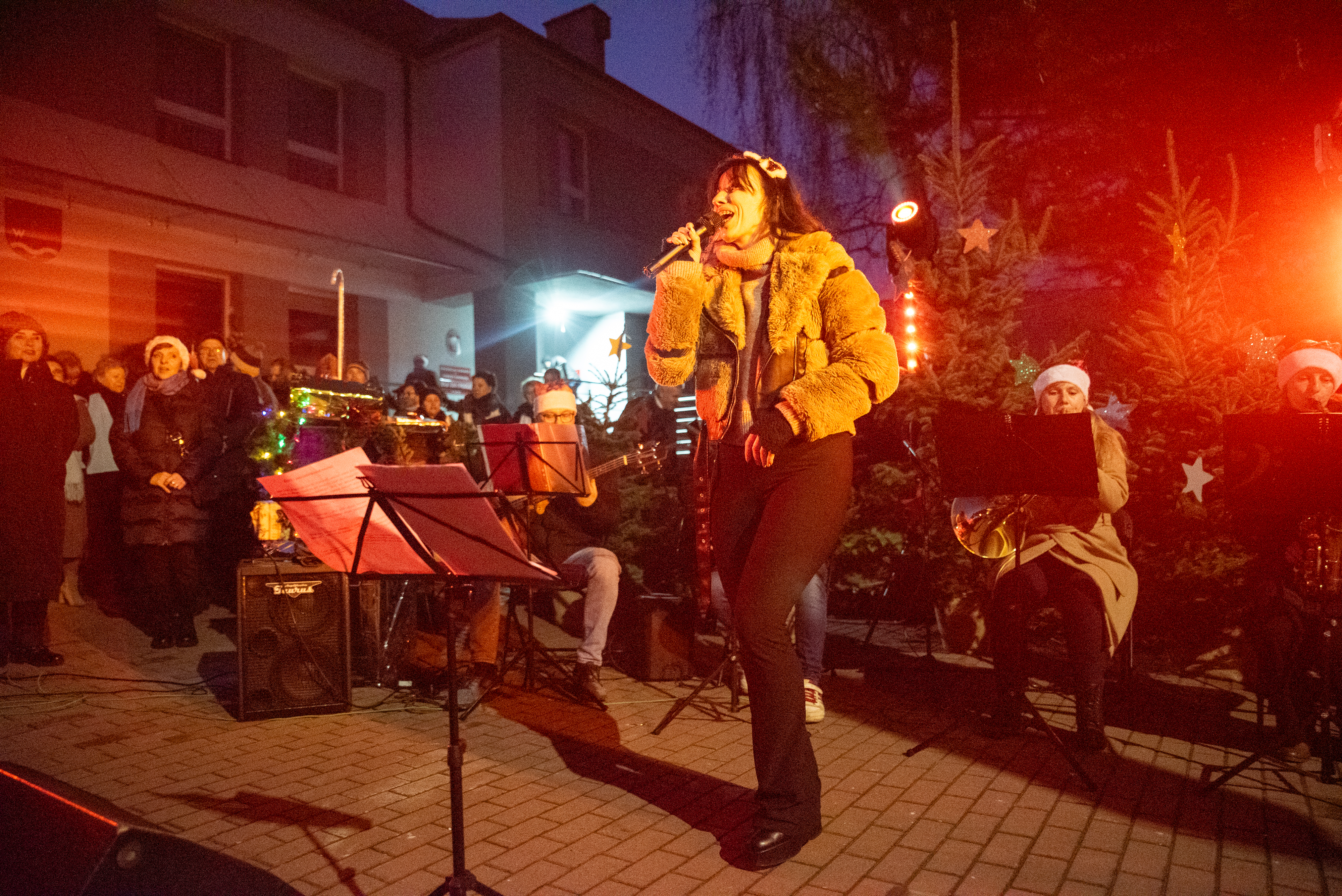 Jarmark Bożonarodzeniowy przed Urzędem Gminy Lipie