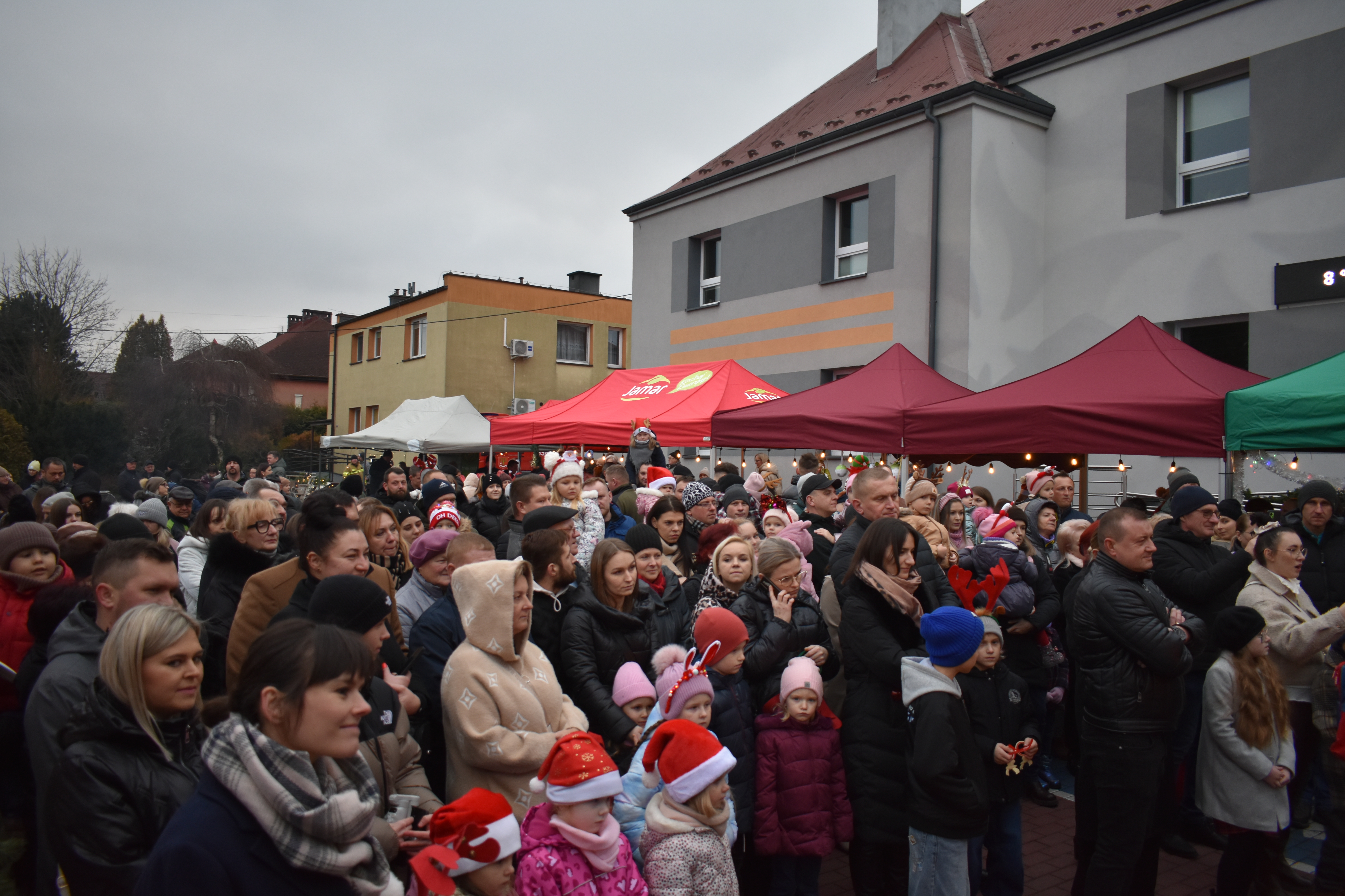 Jarmark Bożonarodzeniowy przed Urzędem Gminy Lipie