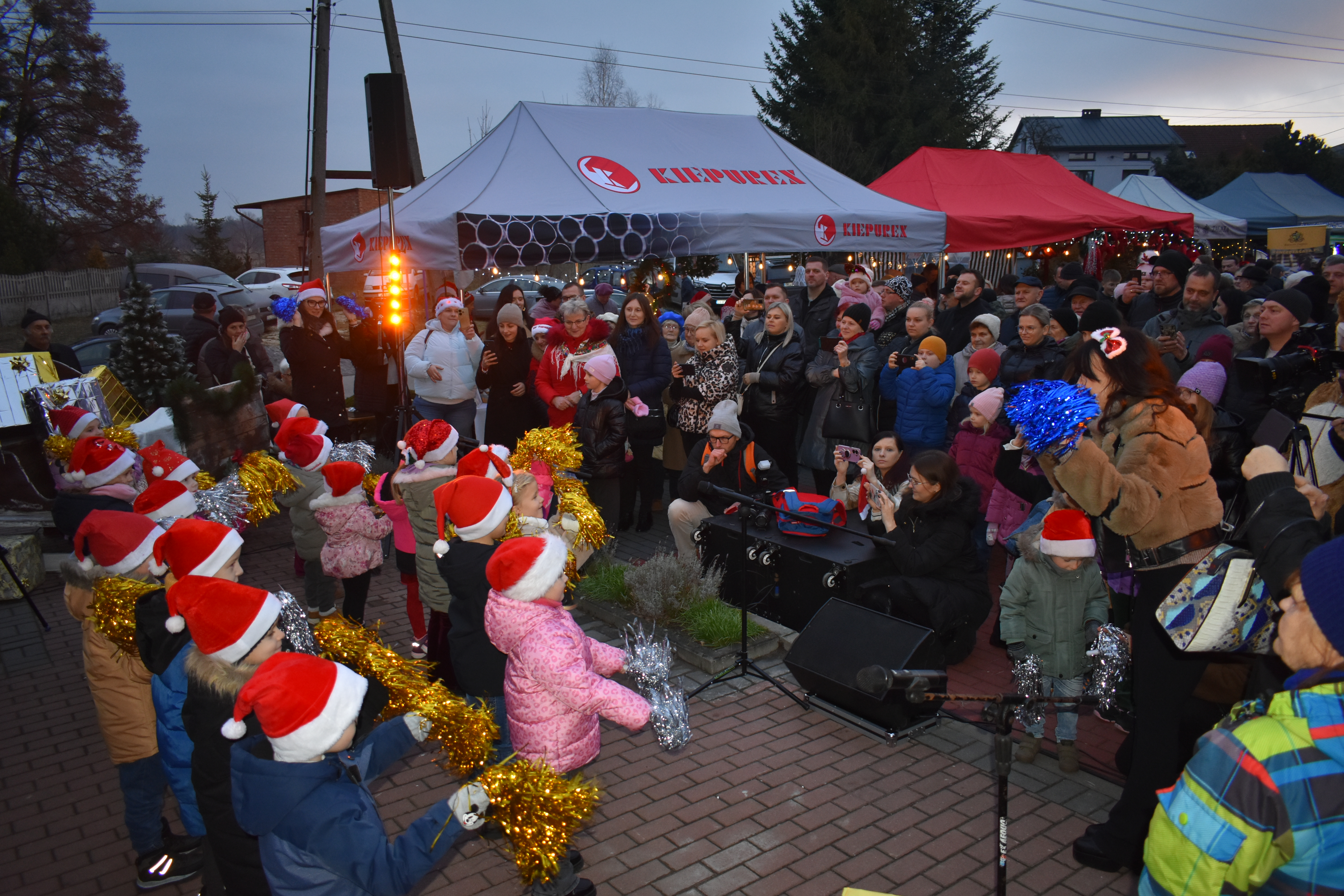 Jarmark Bożonarodzeniowy przed Urzędem Gminy Lipie