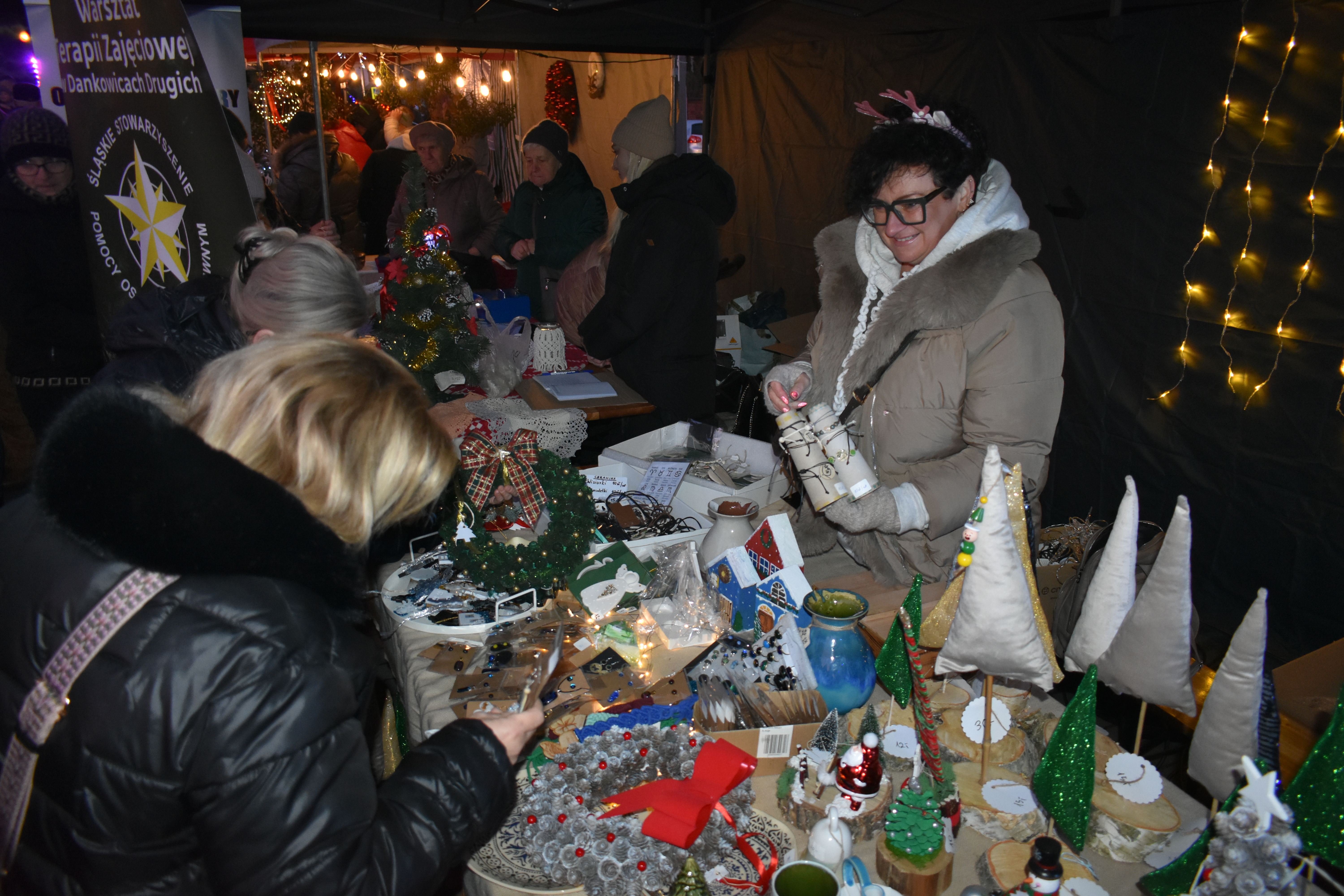 Jarmark Bożonarodzeniowy przed Urzędem Gminy Lipie