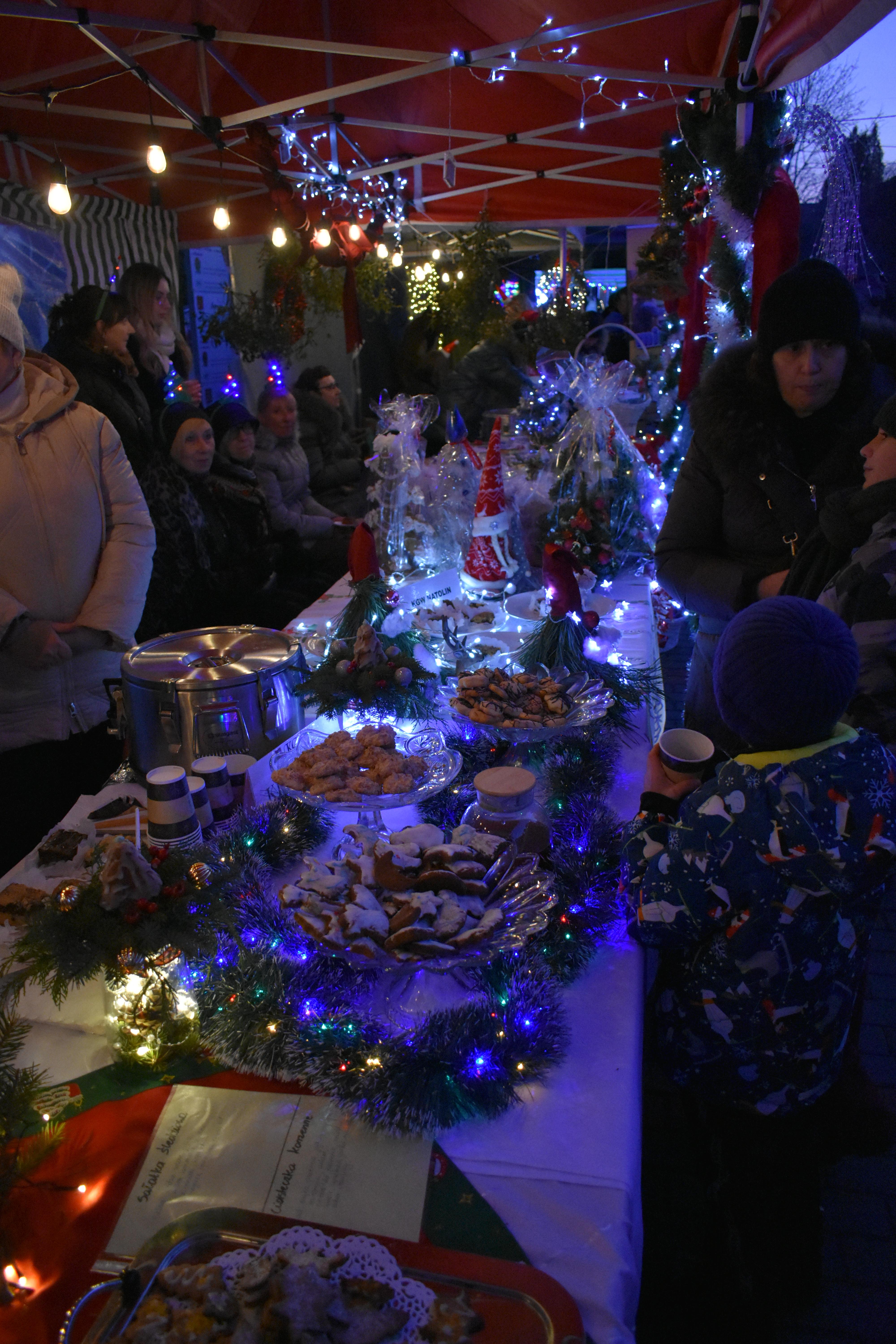 Jarmark Bożonarodzeniowy przed Urzędem Gminy Lipie