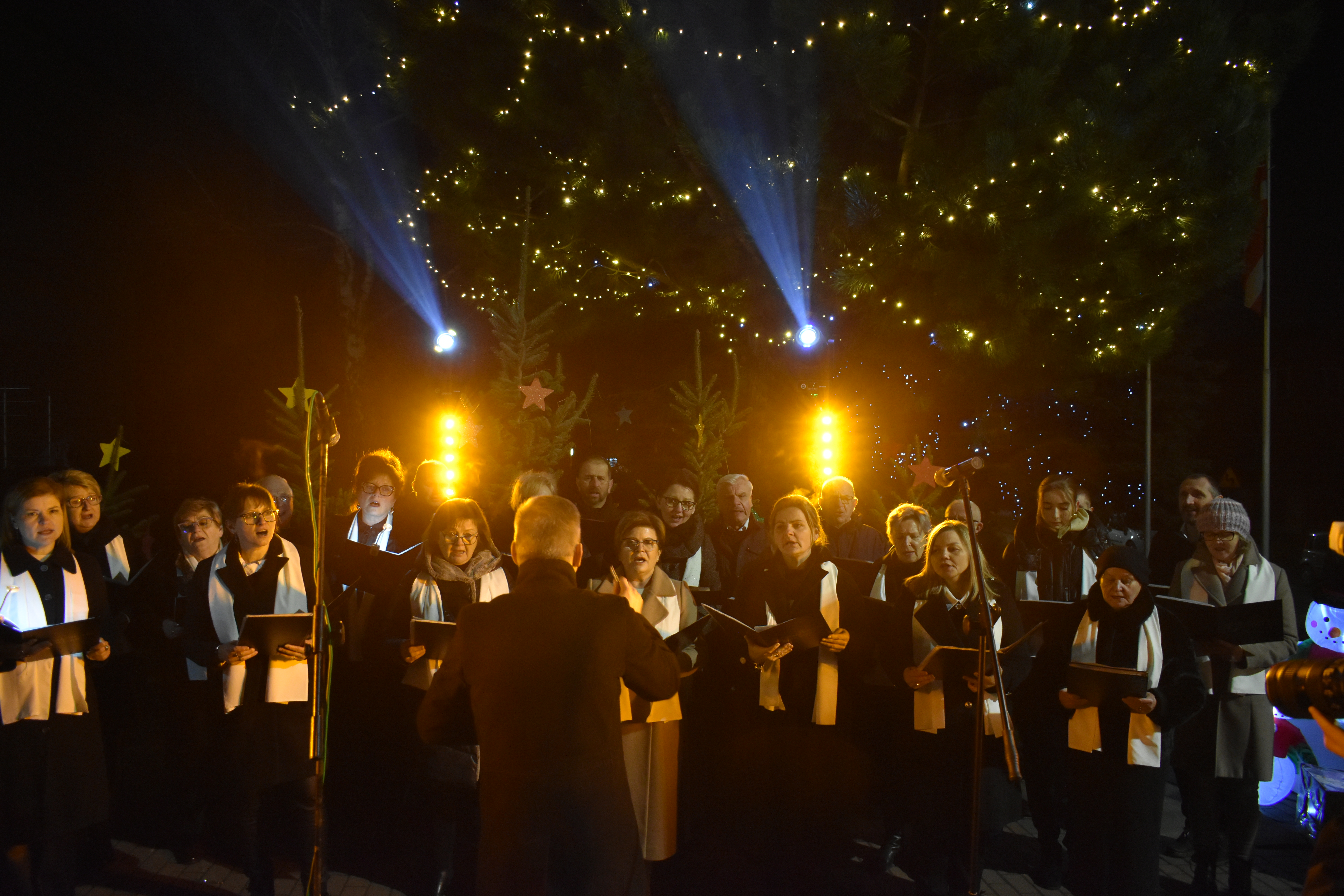 Jarmark Bożonarodzeniowy przed Urzędem Gminy Lipie