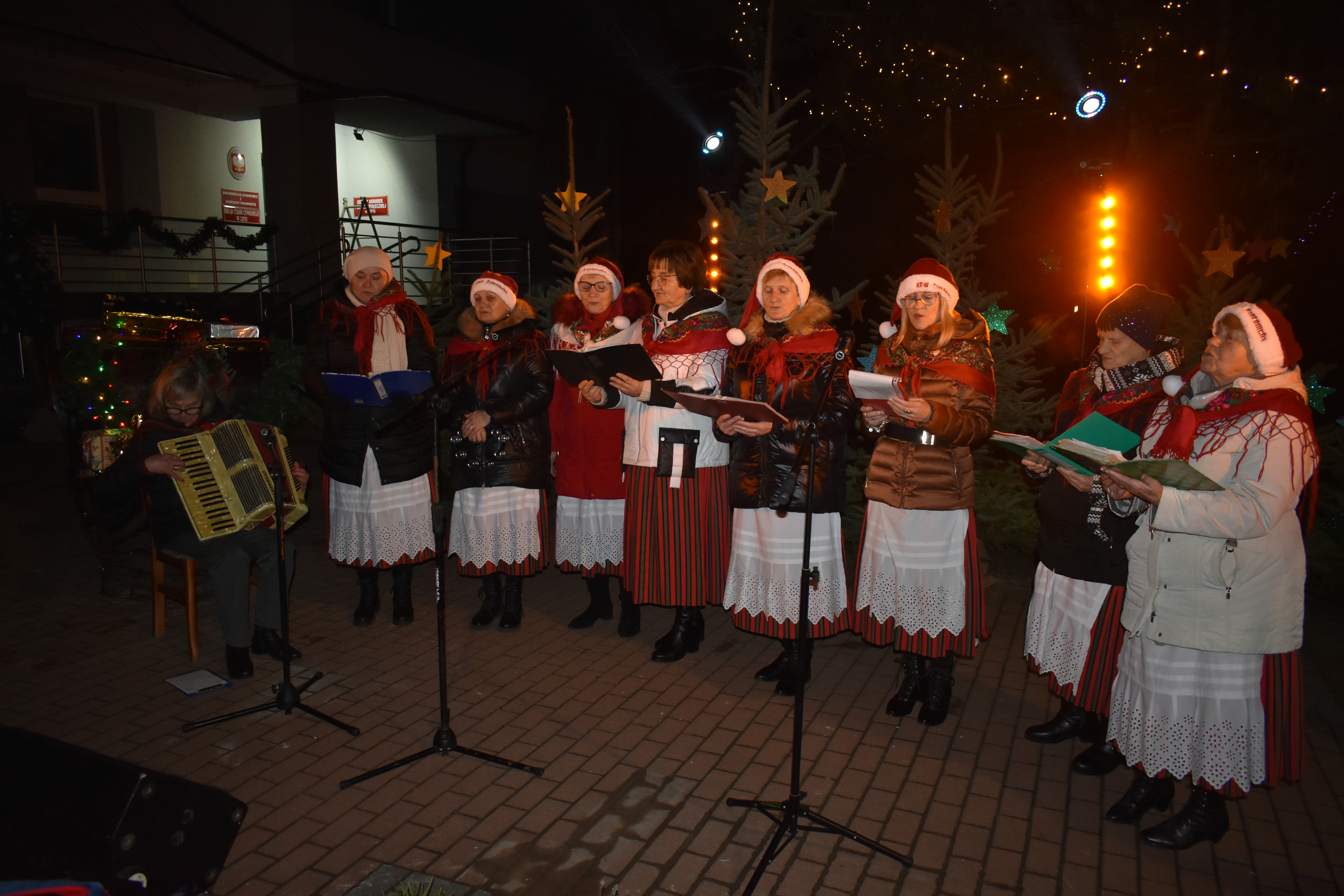 Jarmark Bożonarodzeniowy przed Urzędem Gminy Lipie