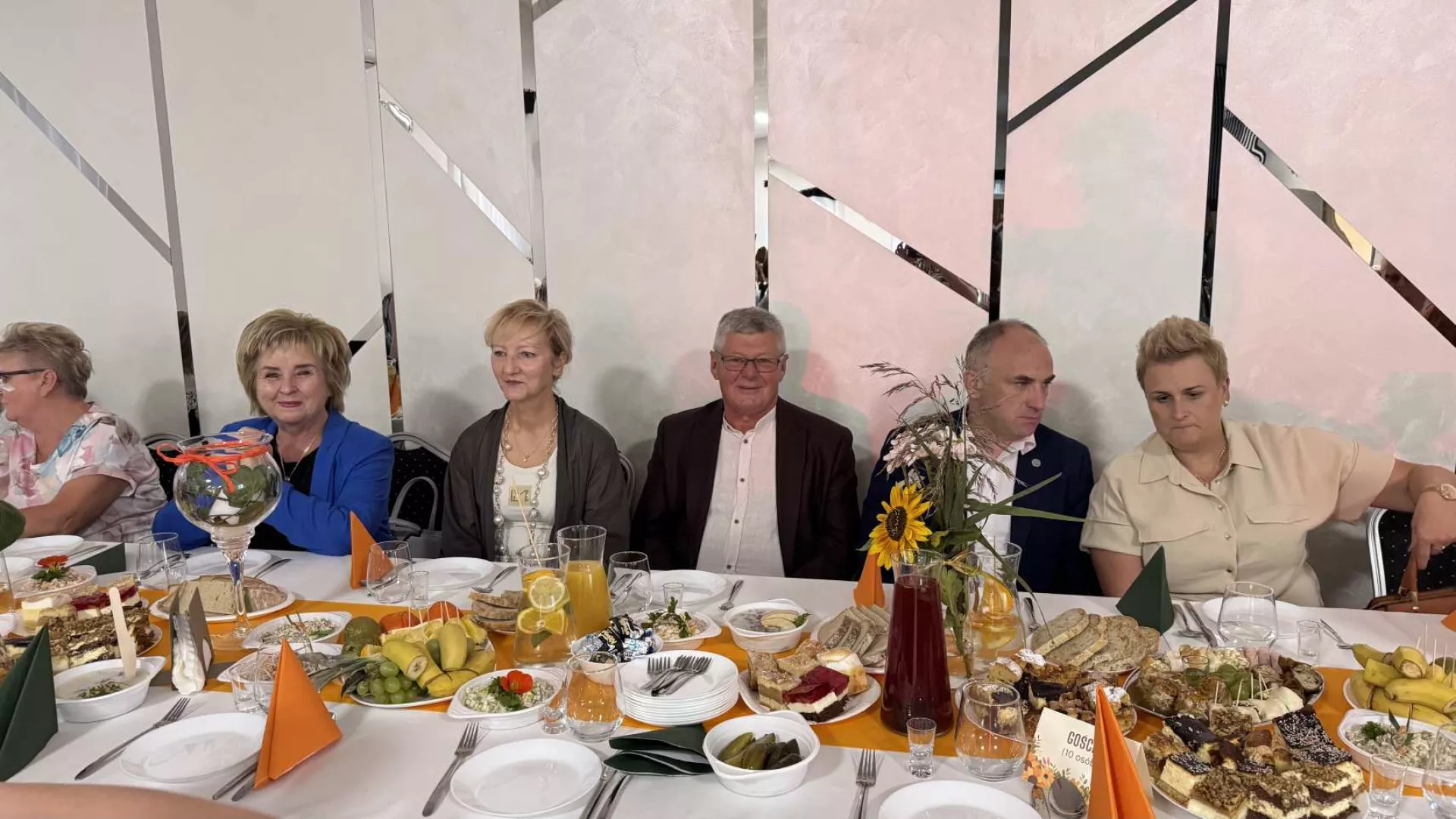 Zaproszeni goście podczas smaków jesieni w Stanisławowie