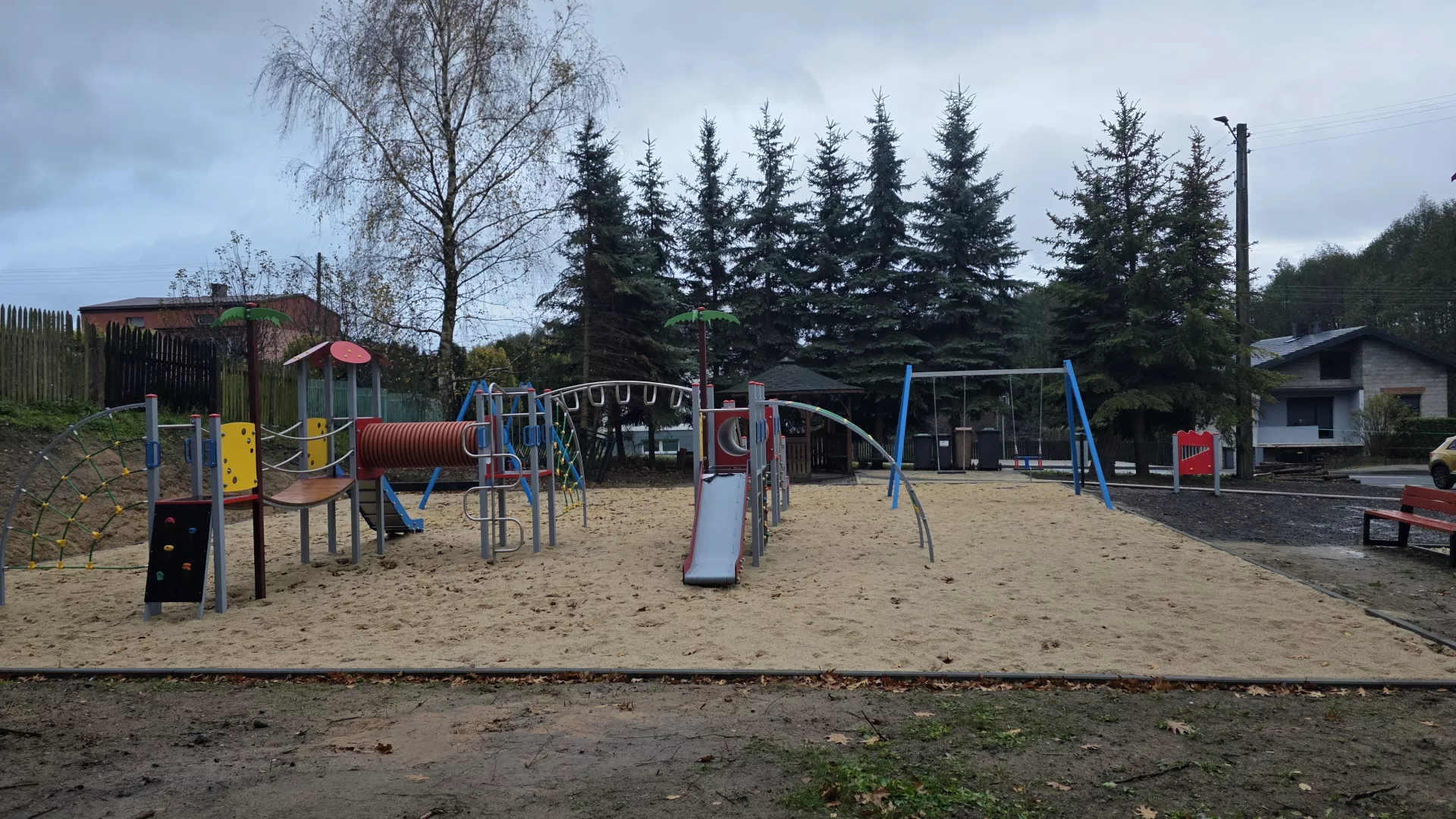 Modernizacja placu zabaw przy świetlicy wiejskiej w Kleśniskach