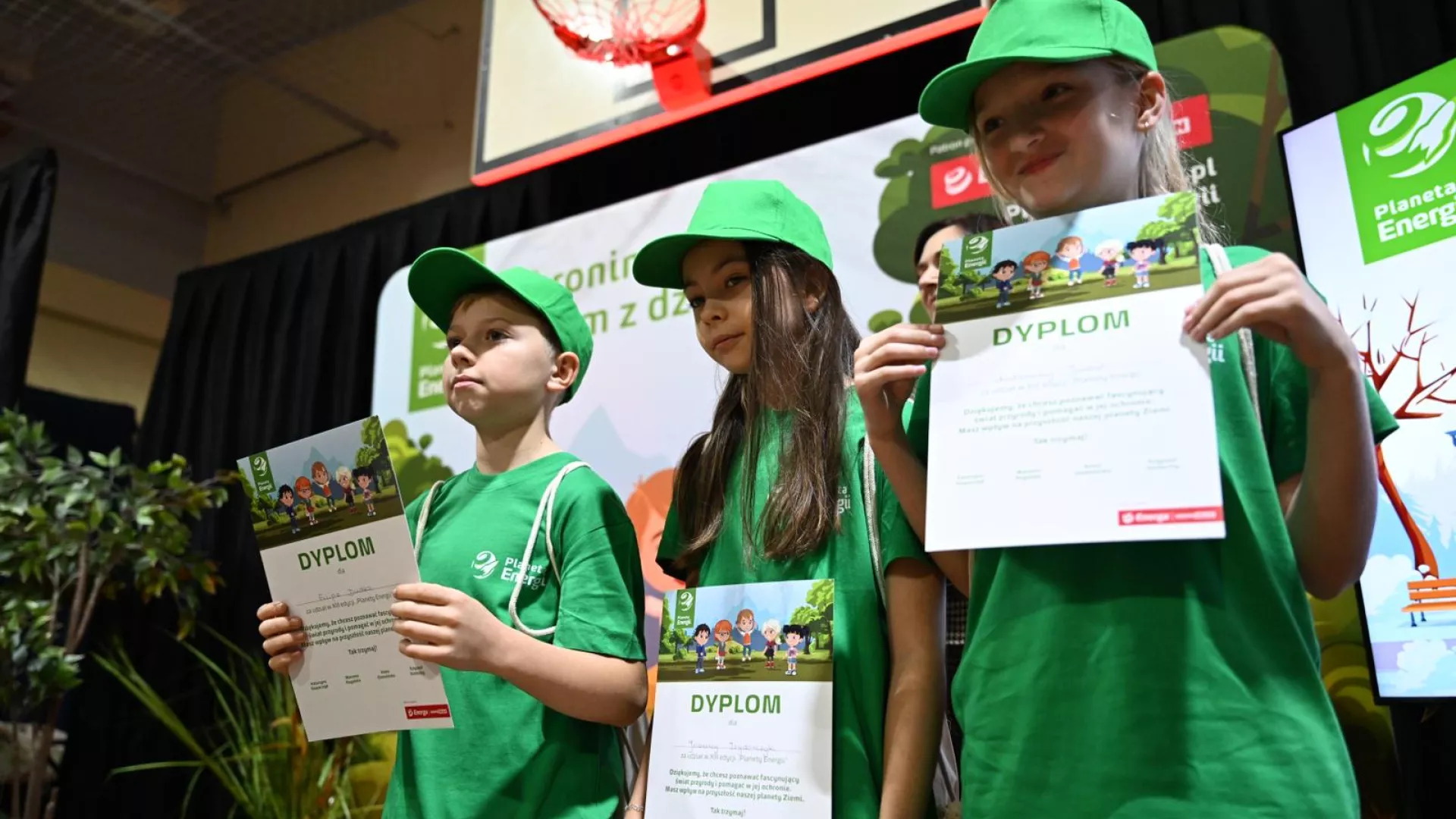 Nagrody indywidualne dla zaangażowanych w konkurs.