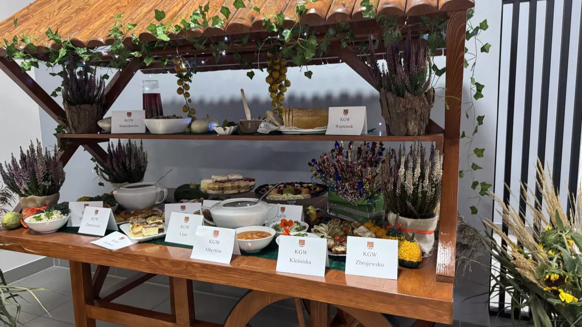 Wystawa potraw podczas smaków jesieni w Stanisławowie