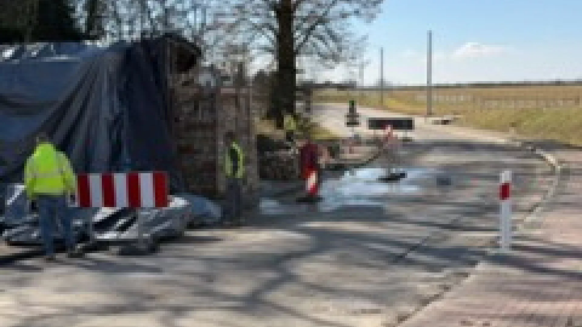 widok otoczenia poddanych rekonstrukcji i konserwacji murów zamku w Dankowie