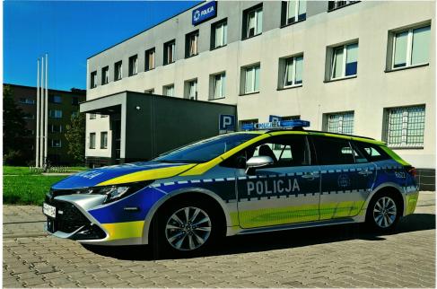 Nowy hybrydowy radiowóz kłobuckich policjantów, zakupiony ze wsparciem m.in. Gminy Lipie.