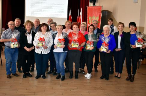 Wspólna fotografia obecnych na sesji rady gminy sołtysów oraz władz samorządowych gminy Lipie.