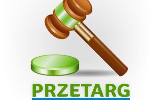 Ikonka młotka z napisem przetarg na białym tle