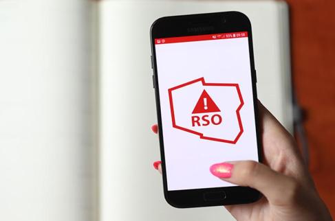 Ekran telefonu z logiem RSO