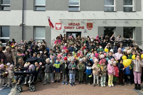 Uczniowie ZSP w Lipiu z wizytą w Urzedzie w pierwszy dzień wiosny